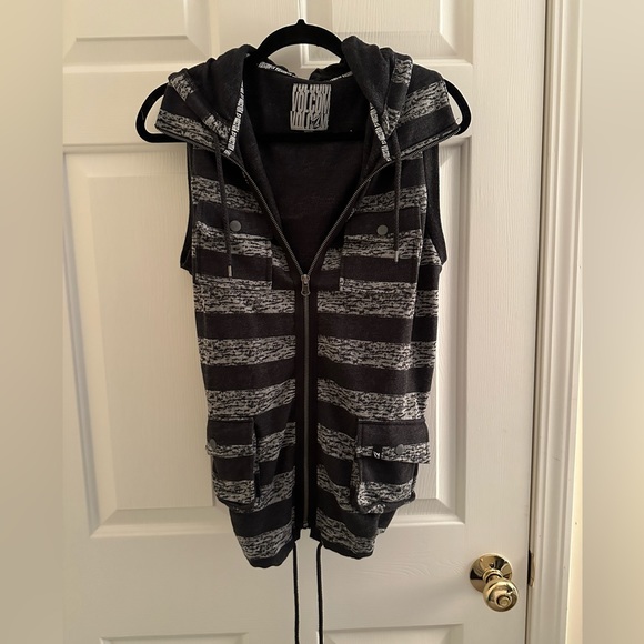 Volcom zippered vest - Picture 1 of 3
